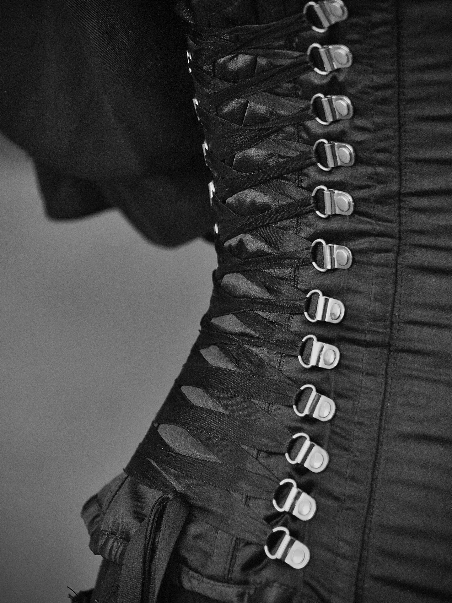 Œillets et lacets, contre-jour d'atelier